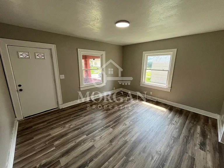 1114 W 6th St — Photo 2