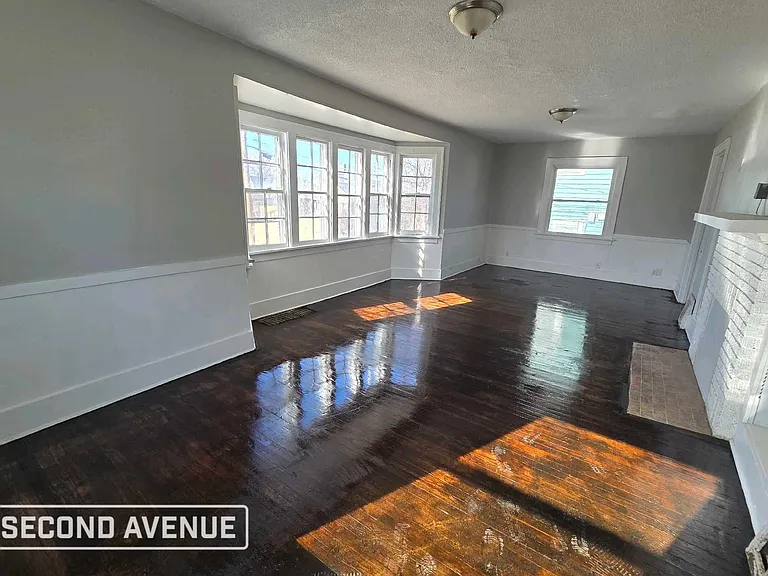 730 Wellington St SE — Photo 3
