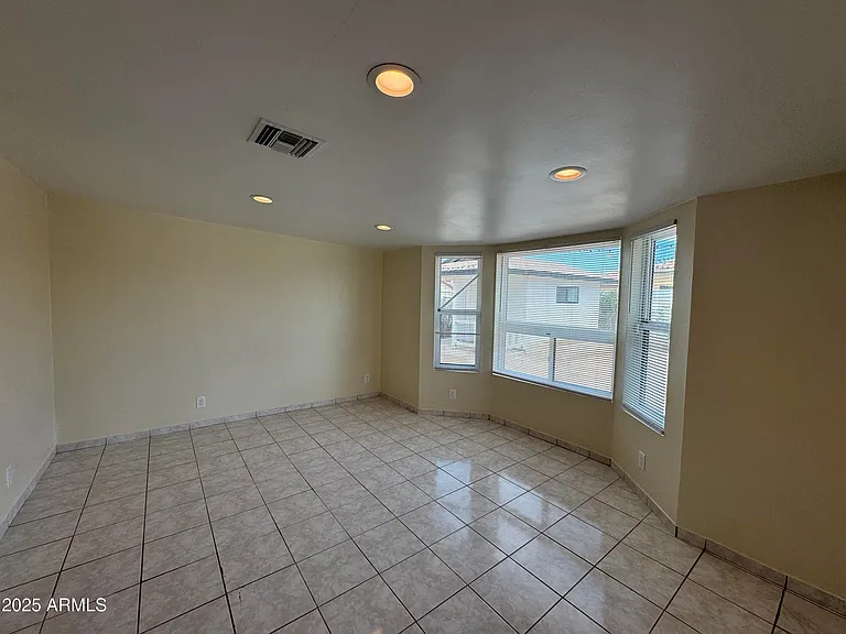 5502 W Frier Dr — Photo 15