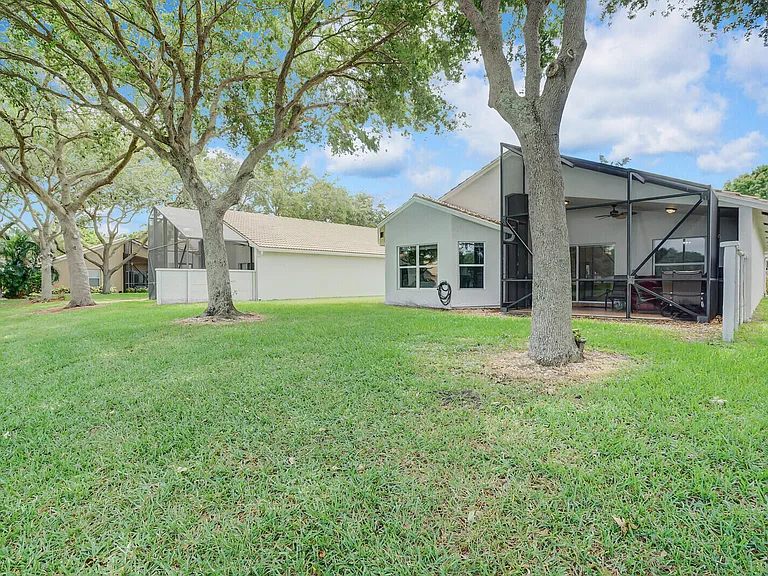 5335 Vernio Ln — Photo 36