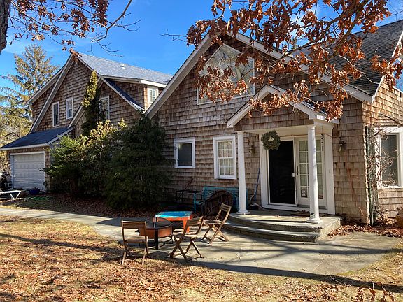 2nd image of 10 Quantuck Bay Ln