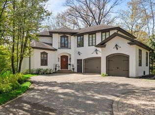 697 Bluff Rd, Lake Bluff, IL 60044