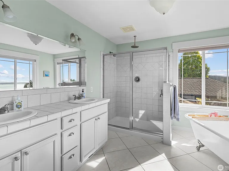 3616 Tahoma Pl W — Photo 8