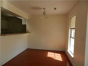 5th image of 511 Salterton St