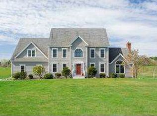 19 Spruce Ln, Stratham, NH 03885