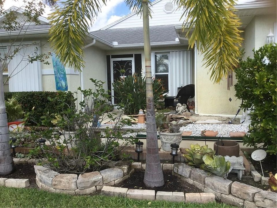 Serene front exterior showing owners attention to detail. she loves her home and it shows!