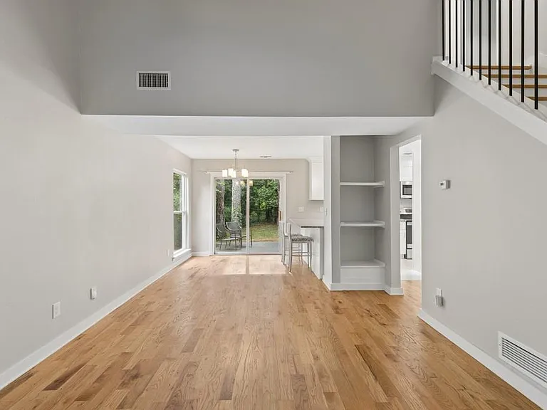 4930 Farmstead Ct NE — Photo 8