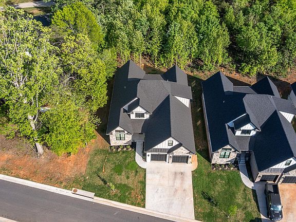 2nd image of 210 Lincolns Way
