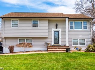 8 Kennedy Dr, Fairfield Twp., NJ 07004