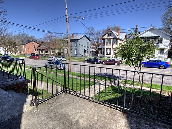 3rd image of 1321 Laidlaw Ave APT 2