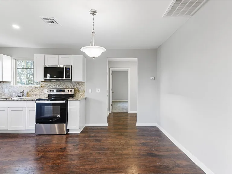 986 Dewalt St — Photo 11