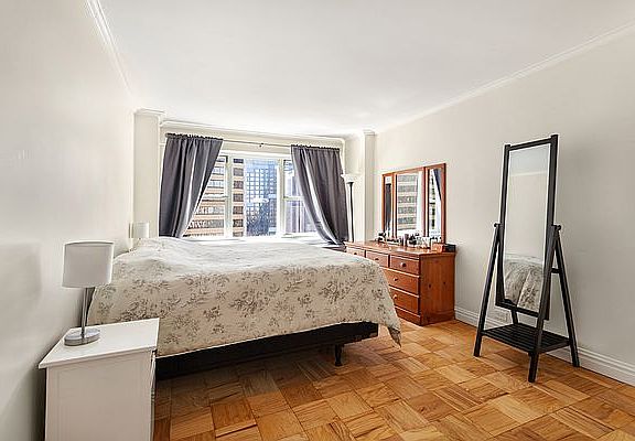2nd image of 159 W 53rd St APT 33D