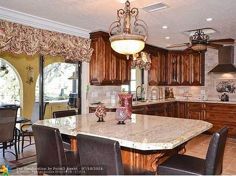 5th image of 10068 NW 19th St