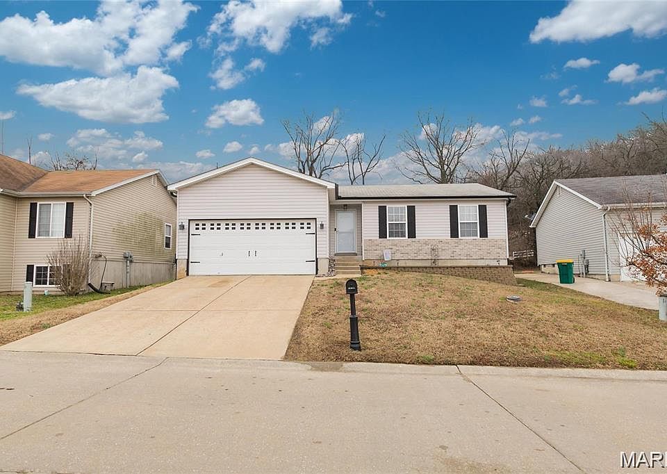 1st image of 1647 Twelve Oaks Pl