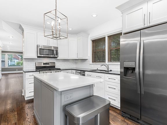 4th image of 2947 N 74th Ave
