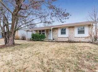 2358 Wesglen Estates Dr, Maryland Heights, MO