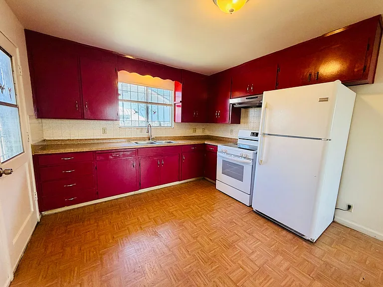 203 W Benjamin Holt Dr — Photo 6