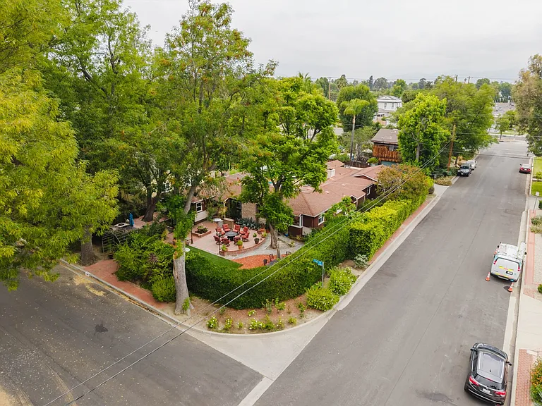 13405 Tiara St — Photo 51