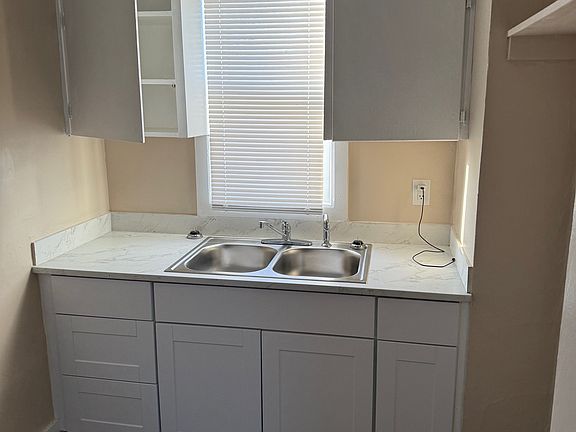 5th image of 719 E Avenue A #1