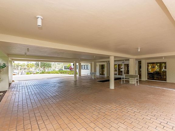 4th image of 3200 Port Royale Dr N APT 901