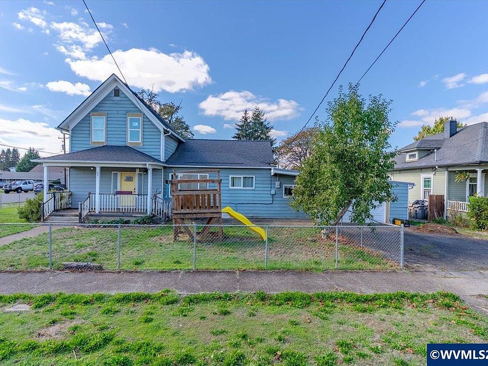 1st image of 991 SE Lyle St