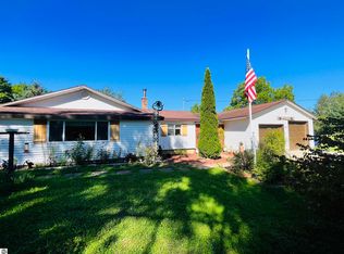 6436 Traverse Rd, Thompsonville, MI 49683