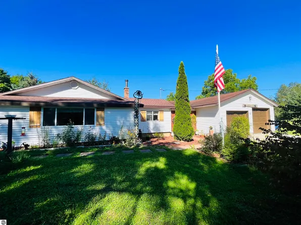 6436 Traverse Rd, Thompsonville, MI 49683