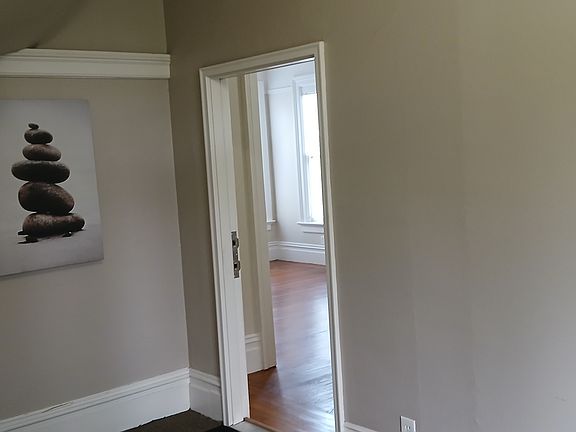 4th image of 1232 Irwin St APT 1