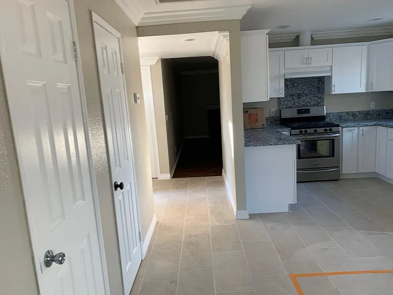 2478 Cambridge Ave — Photo 4
