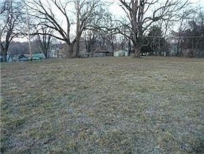 2nd image of 718 NE 39th Ter