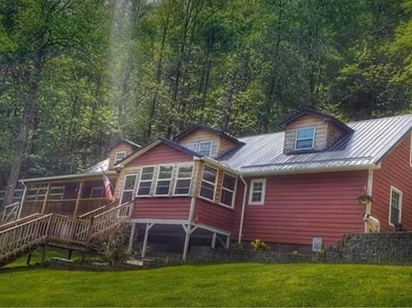 682 Bishop Br, Scarbro, WV 25917
