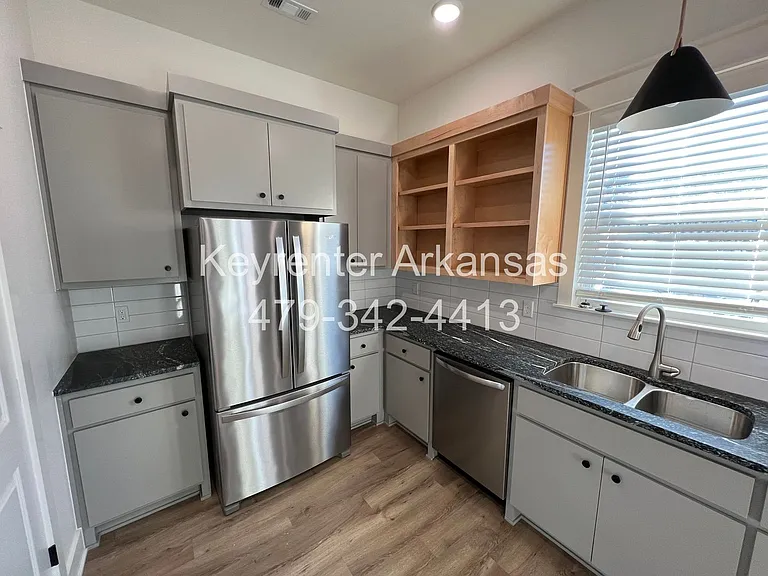 1347-1349 Duncan — Photo 3