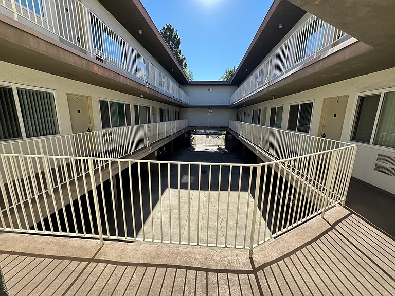 447 W Elk Ave #3 — Photo 43