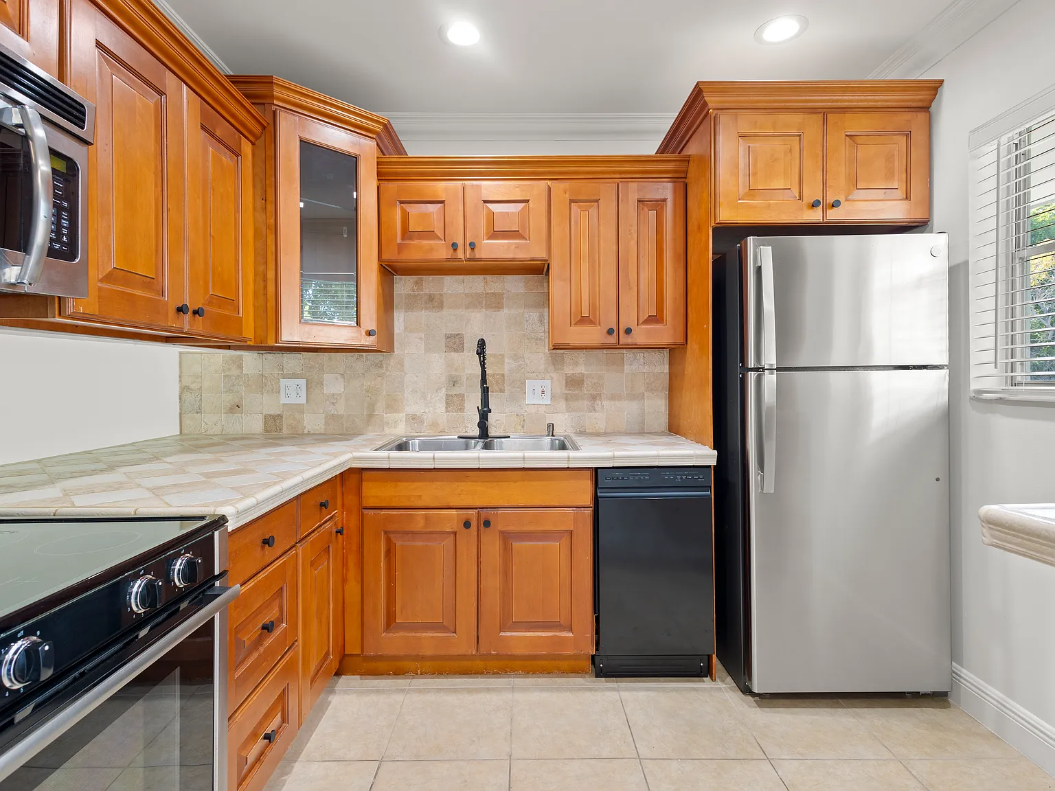 1 bed, 775 sqft, $1,900 — Photo 2
