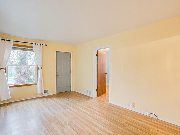 3rd image of 305 10th Ave S