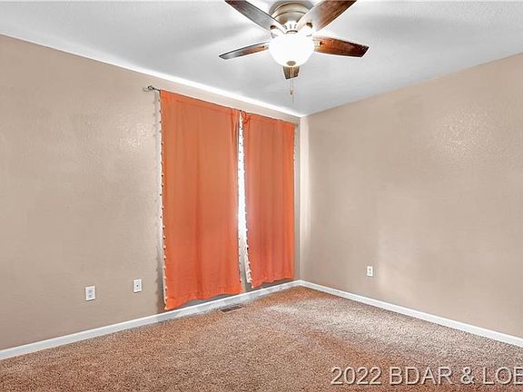 4th image of 375 Ginny Dr