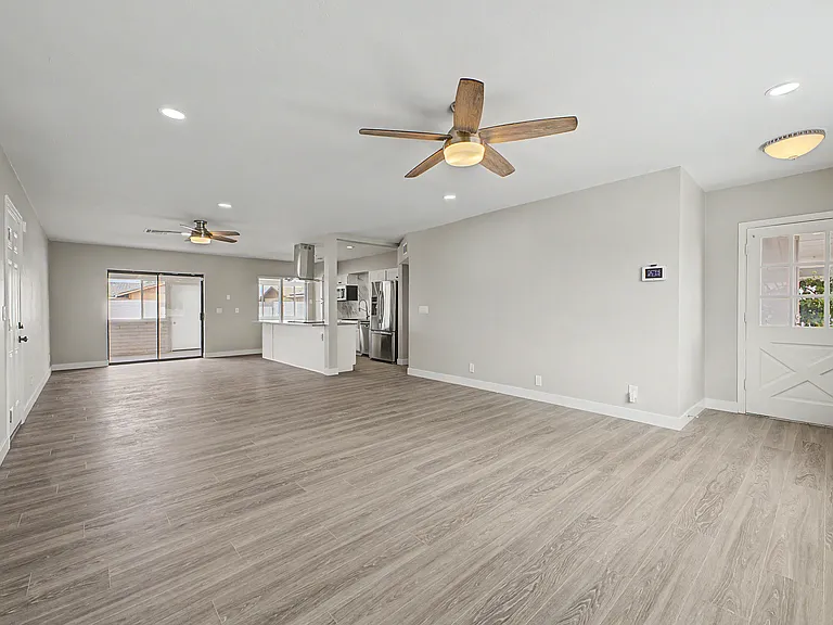 416 W Ivanhoe Pl — Photo 17