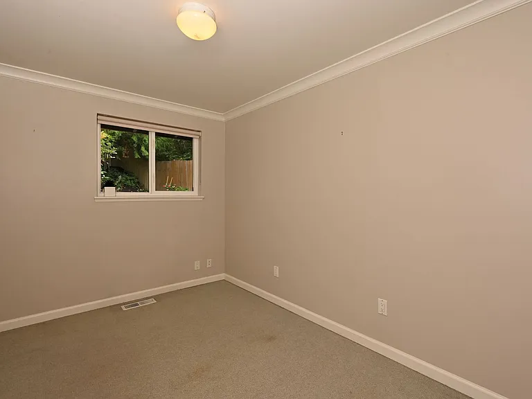 5008 Puget Blvd SW — Photo 16
