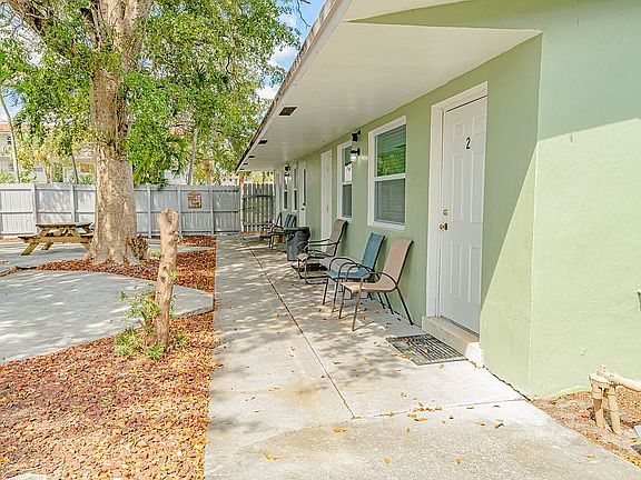 5th image of 200 NW 17th Ct APT 1