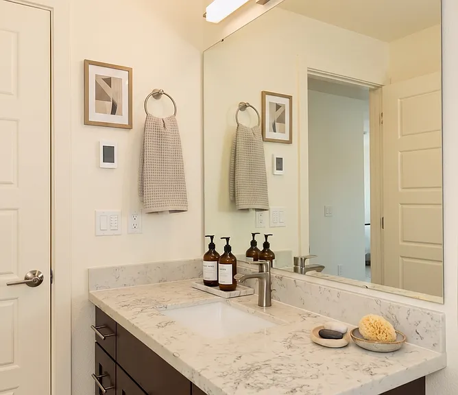 Ballard Seattle 2-Bedroom Apartment for Rent | Private Entrance, In-Unit Washer/Dryer, Smart Home... — Photo 9