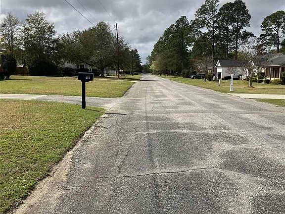 3rd image of 401 English Park Rd