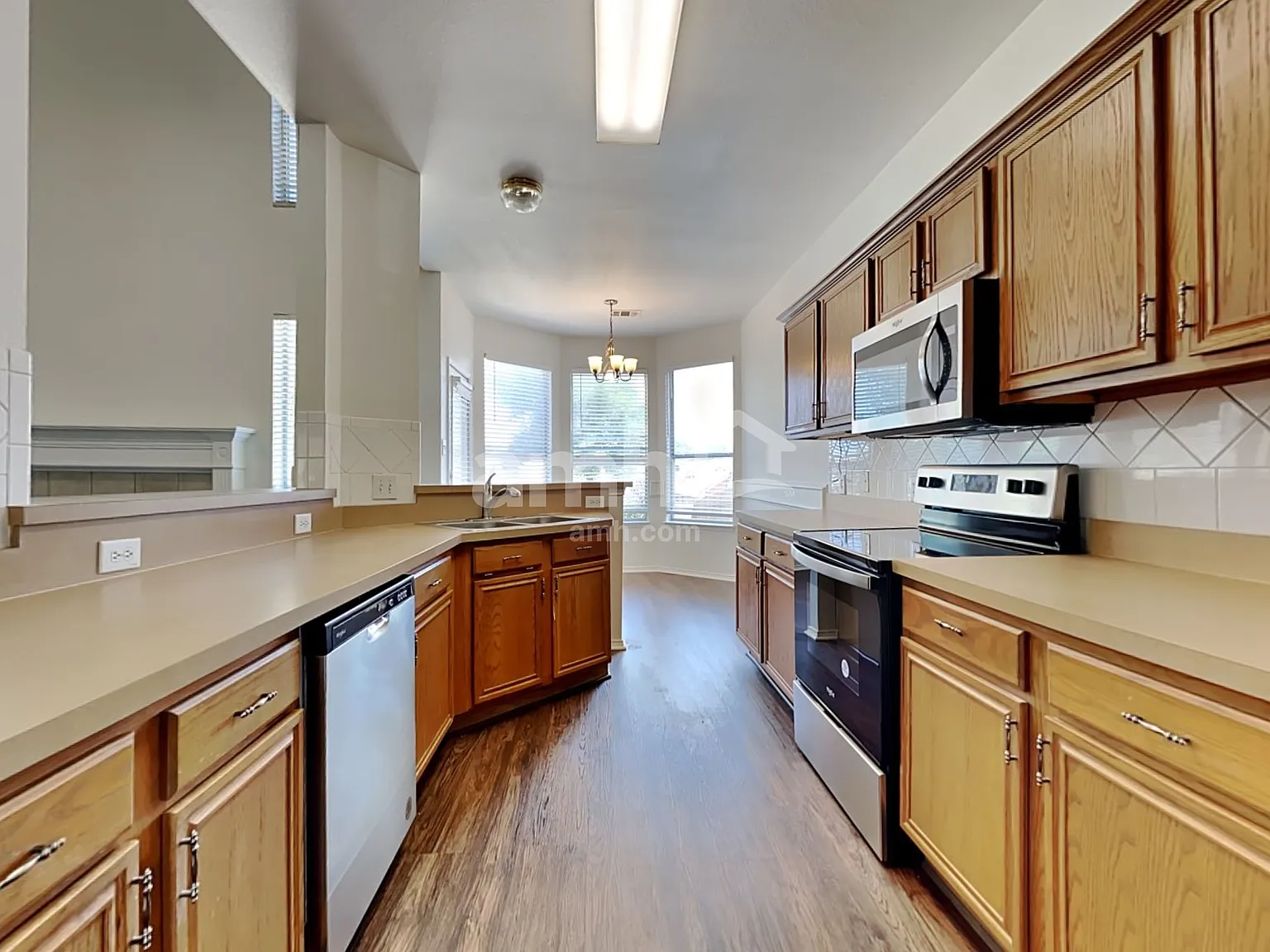 4 bed, 2.0 bath, 2604 sqft, $2,565 — Photo 3