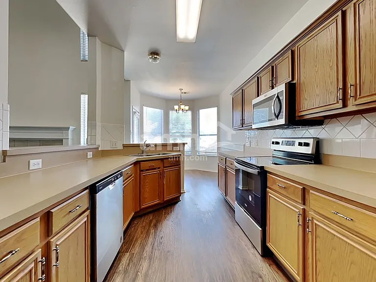 7017 Chaucer Dr — Photo 3