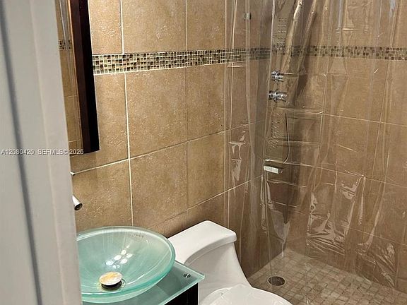 5th image of 1441 Lincoln Rd APT 214