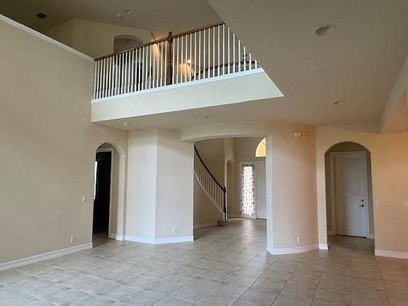4th image of 664 Edgebrook Ln