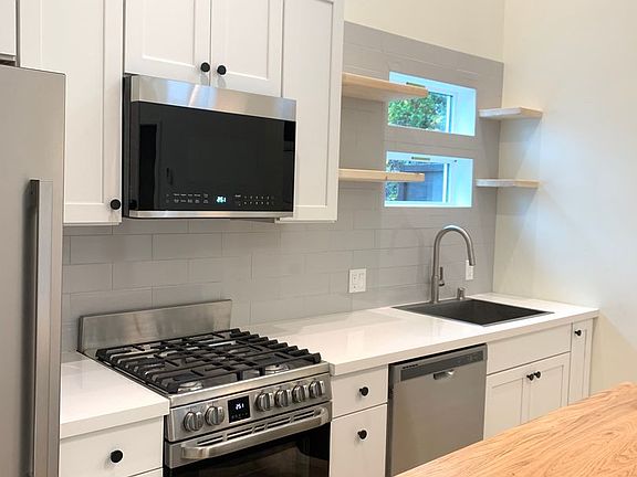 4th image of 528 W Los Olivos St #29