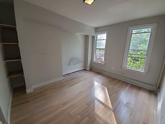 5th image of 335 Whiton St #2E