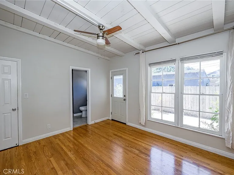 15744 Hart St — Photo 16