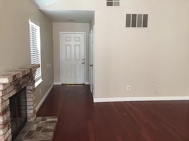 3 bed, 1141 sqft, $2,950 — Photo 2