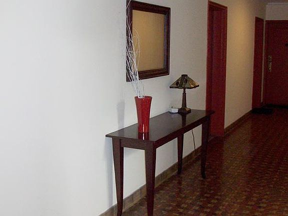 Well maintained spacious 1 bedroom